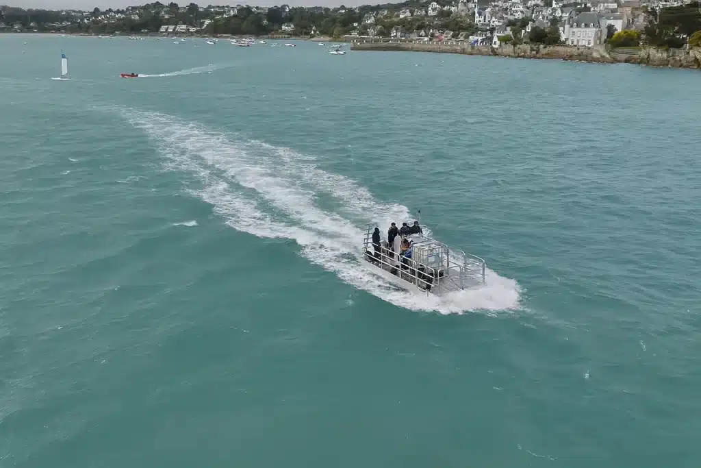 aluminum construction barge