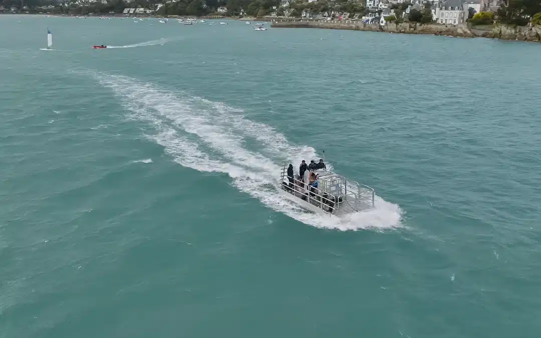 Mise à l’eau de la nouvelle barge Bord à Bord 600