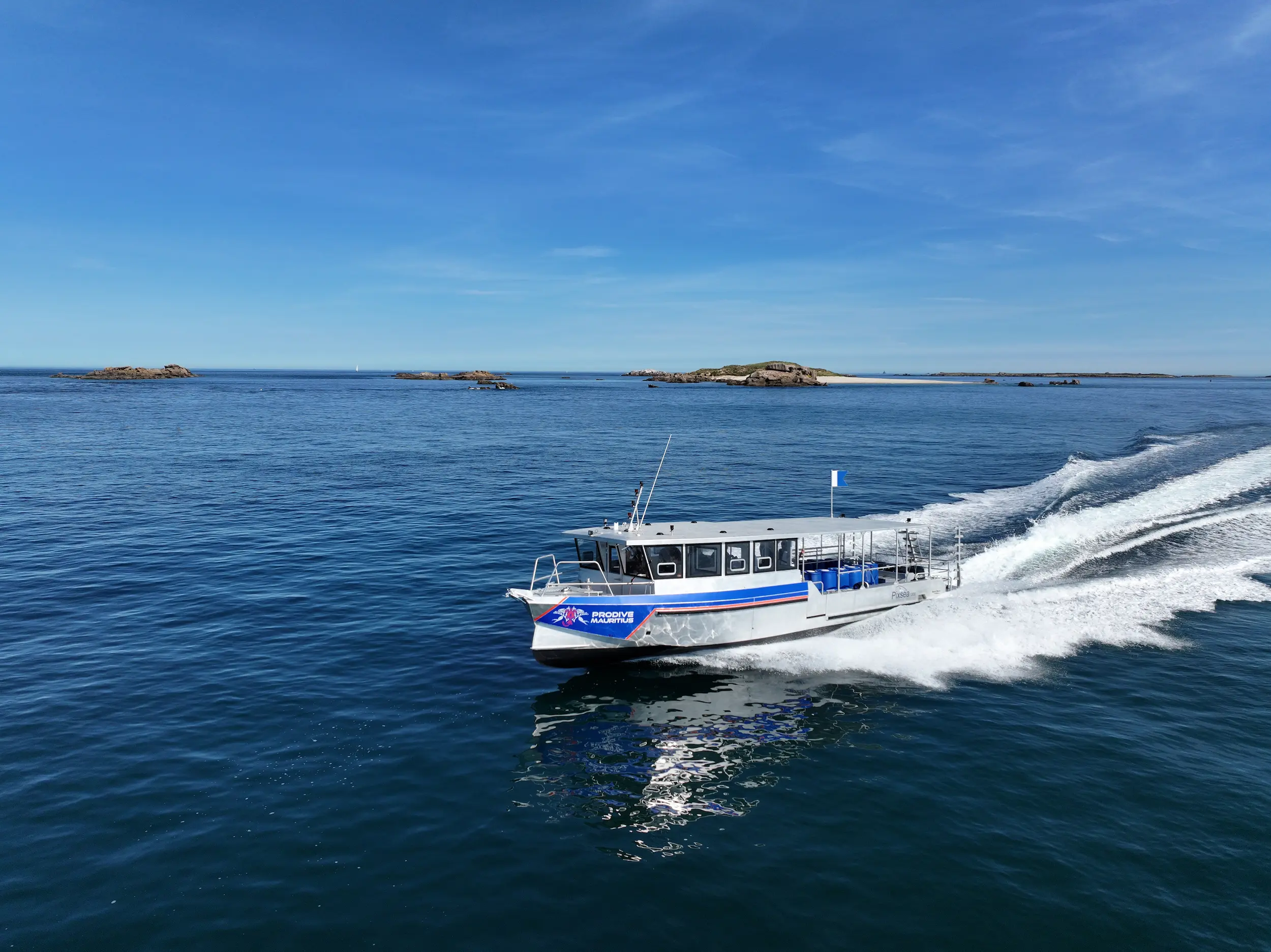 Mise à l'eau d'un Pixsea pro 1300 XL bateau de plongée aluminium