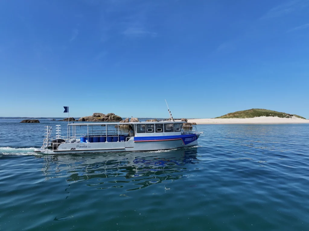 Mise à l'eau d'un Pixsea pro 1300 XL bateau de plongée aluminium