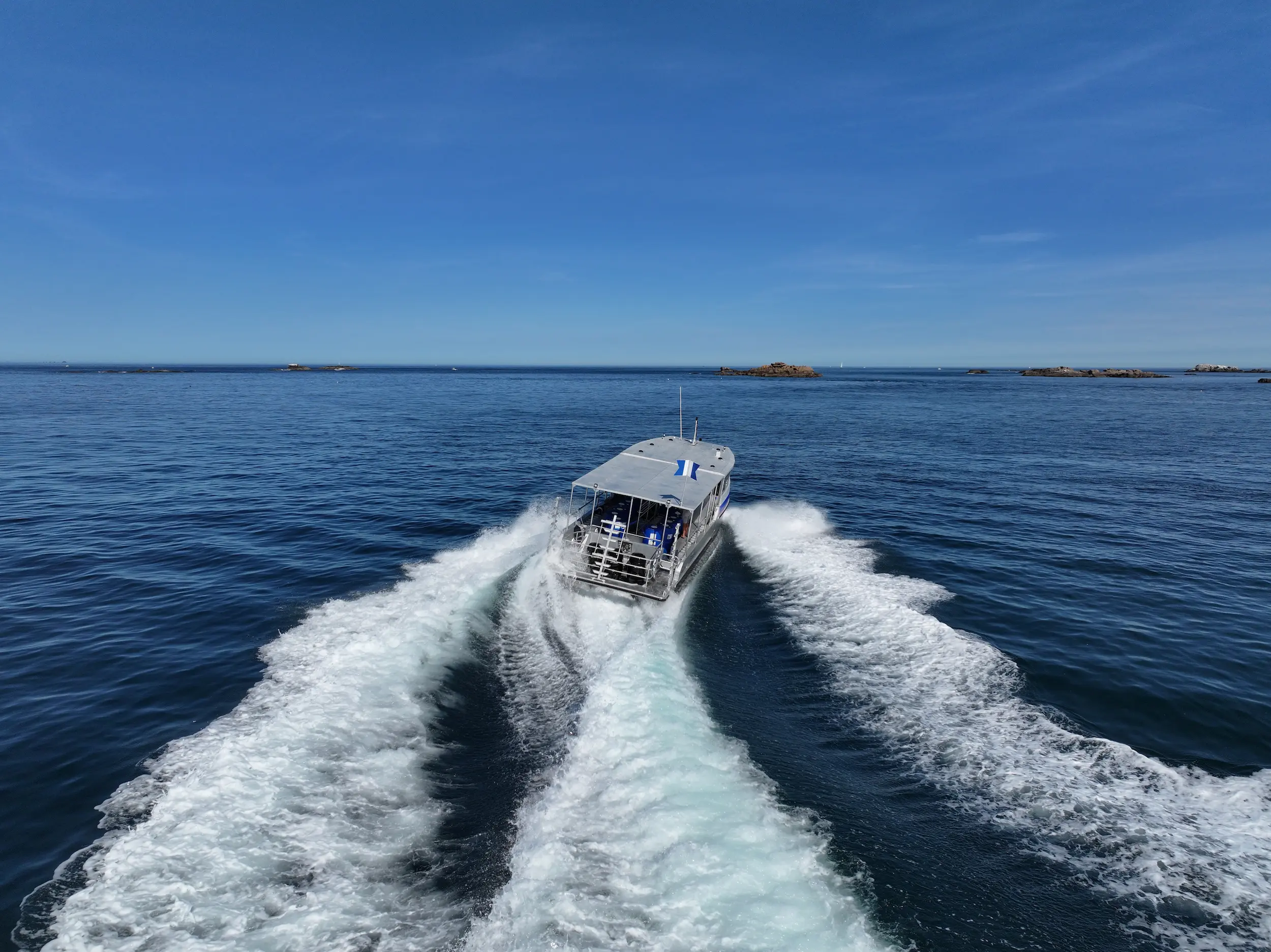 Mise à l'eau d'un Pixsea pro 1300 XL bateau de plongée aluminium
